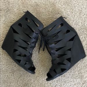 MIA gladiator caged sandals 7.5